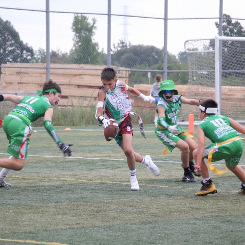 Niños jugando tocho bandera